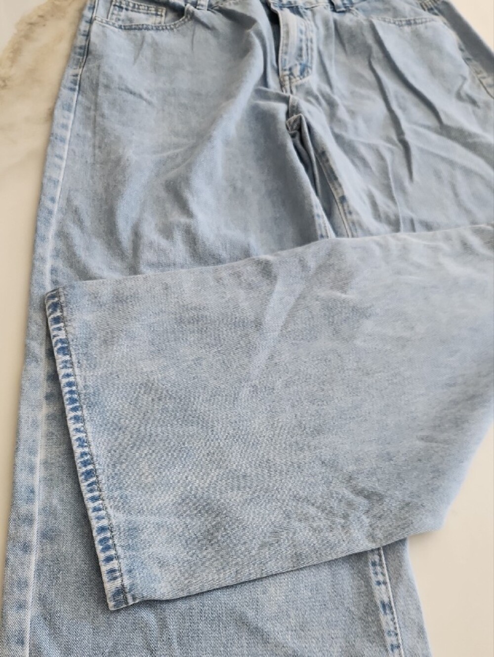 SHEIN Light Blue Wide Leg Jeans with Pink Bow Pockets - Picture 3 of 4